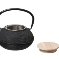 theepot gietijzer met zeef detail